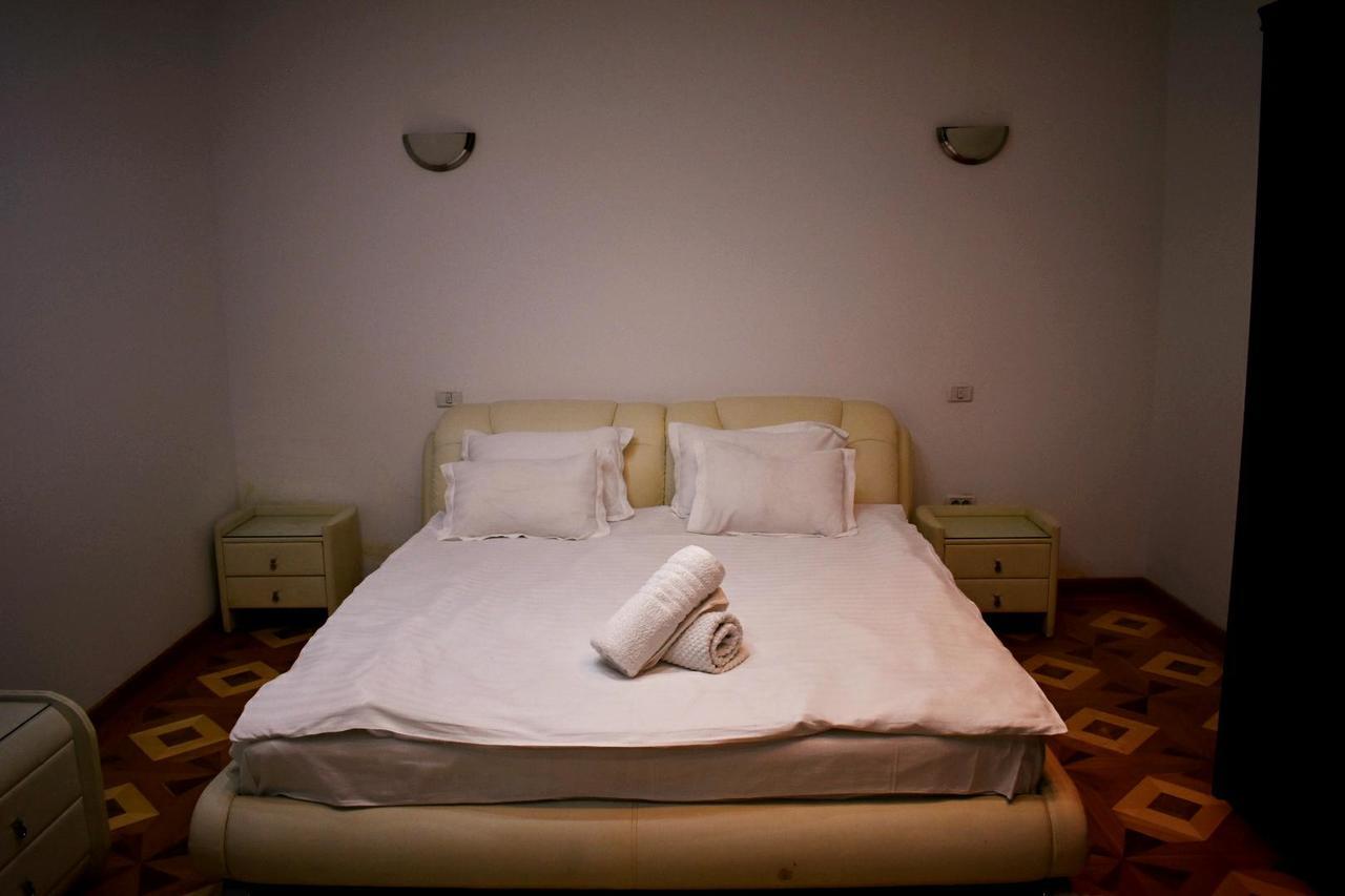 Grand Central Accomodation Sala Palatului Бухарест Экстерьер фото